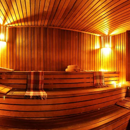 First Class 阿拉尼亚