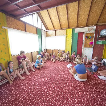 度假村 First Class