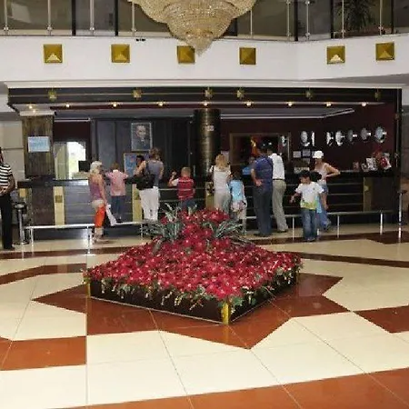 First Class 阿拉尼亚